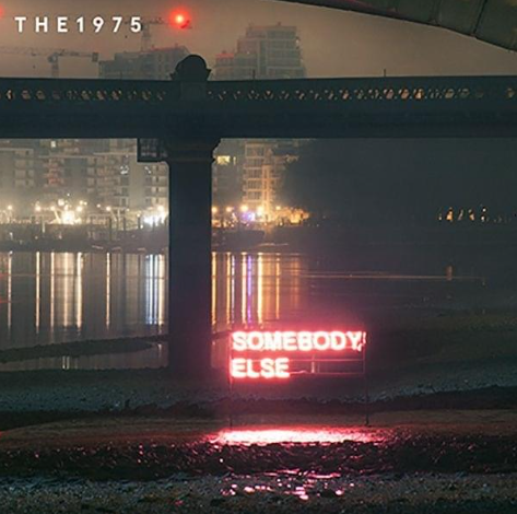 makna-lagu-somebody-else-the-1975