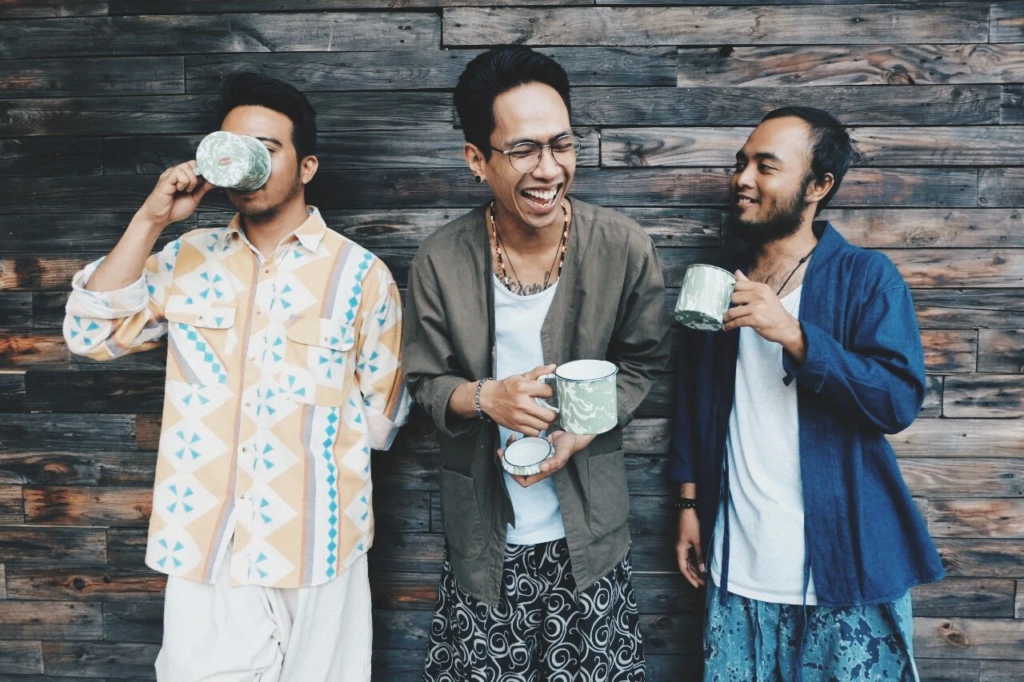 Musisi Indie Lokal yang Sukses Tembus Tangga Lagu Global