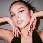 Review Makna Lagu Drivers License: Patah Hati yang dalam