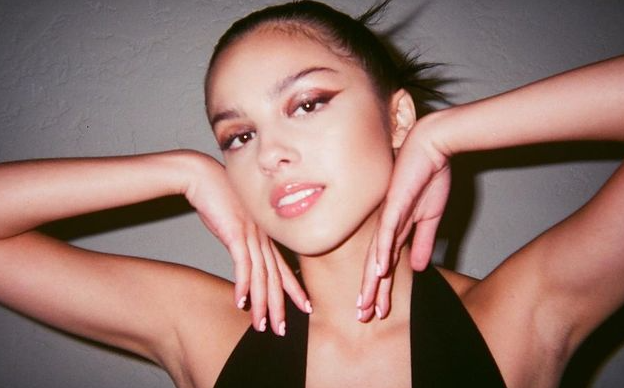 Review Makna Lagu Drivers License: Patah Hati yang dalam