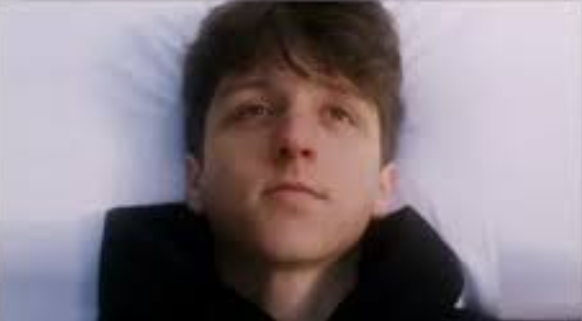 Review Makna Lagu Death Bed: Momen Perpisahan Emosional