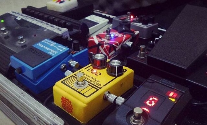 Evolusi Pedal Efek Gitar Distorsi Pada Genre Post Rock